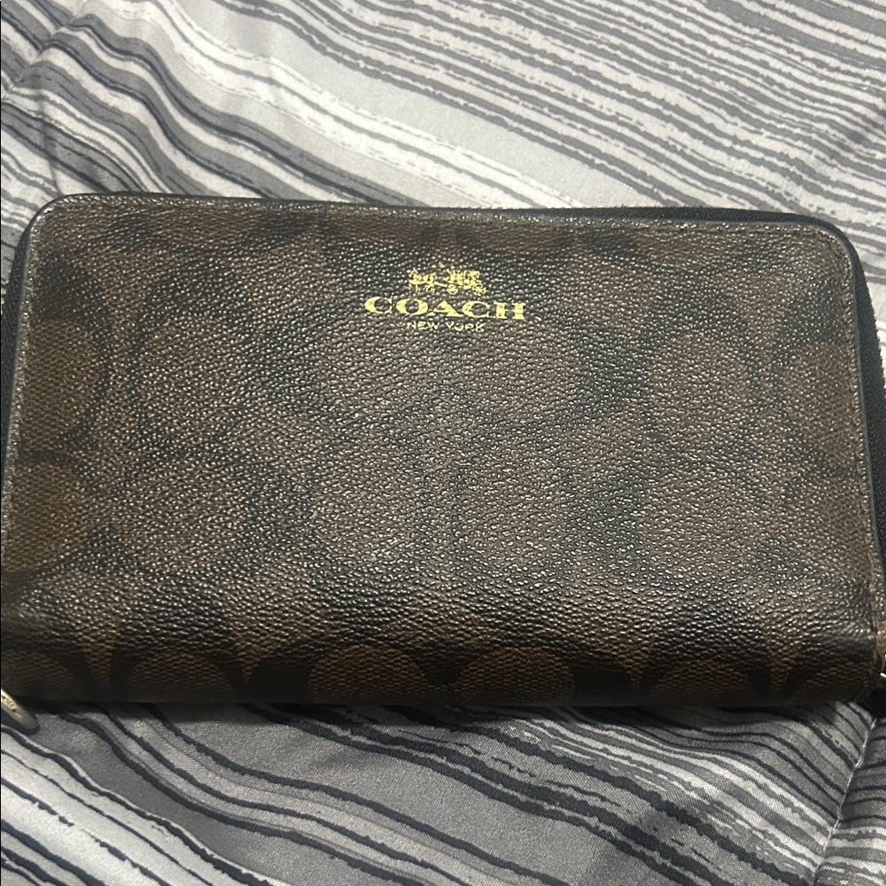 Coach Signature Brown Zip Wallet
